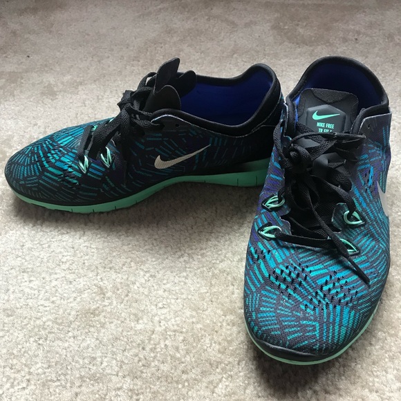 Women’s Nike Sneakers - Picture 3 of 6